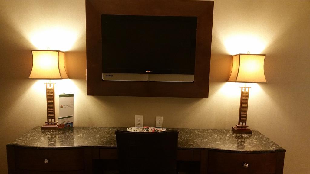 Town & Country Inn And Suites 찰스턴 외부 사진