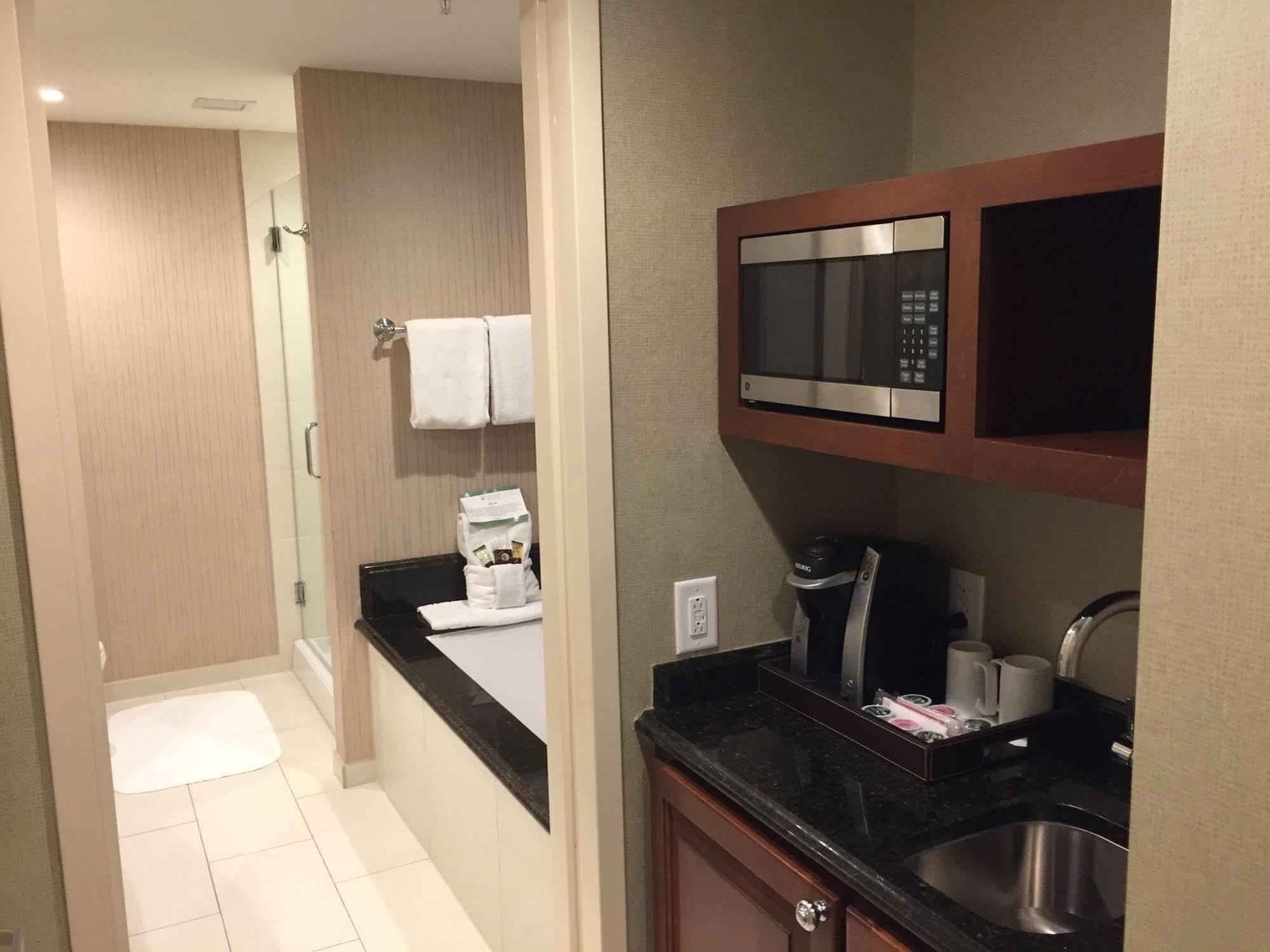 Town & Country Inn And Suites 찰스턴 외부 사진