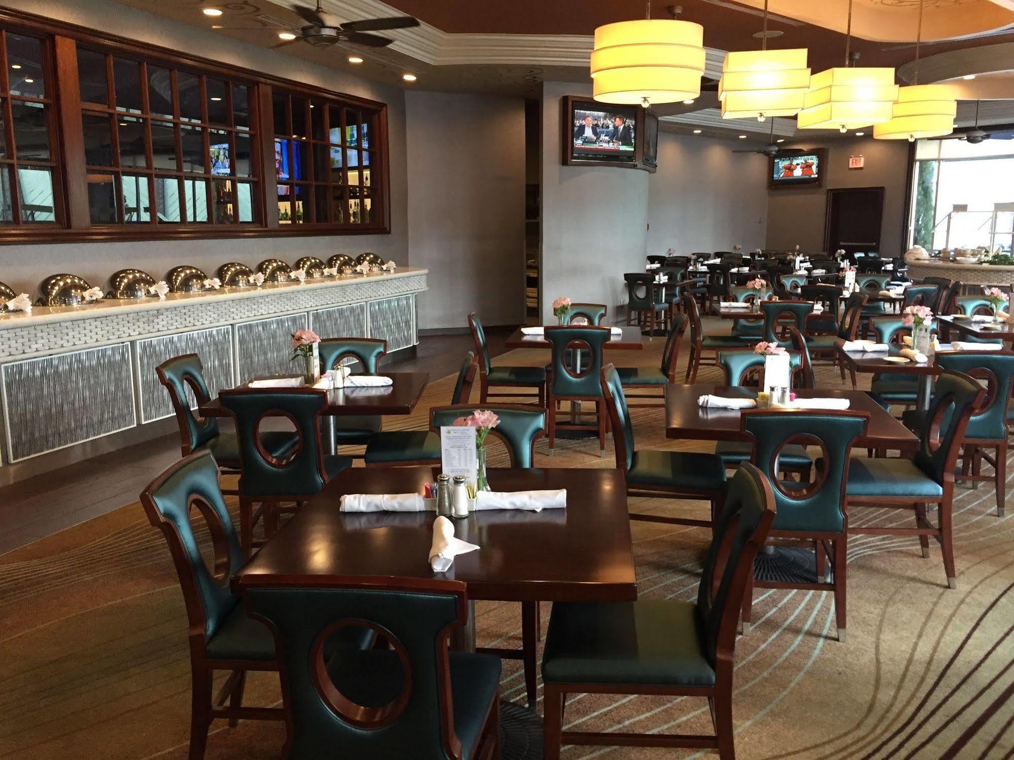 Town & Country Inn And Suites 찰스턴 외부 사진