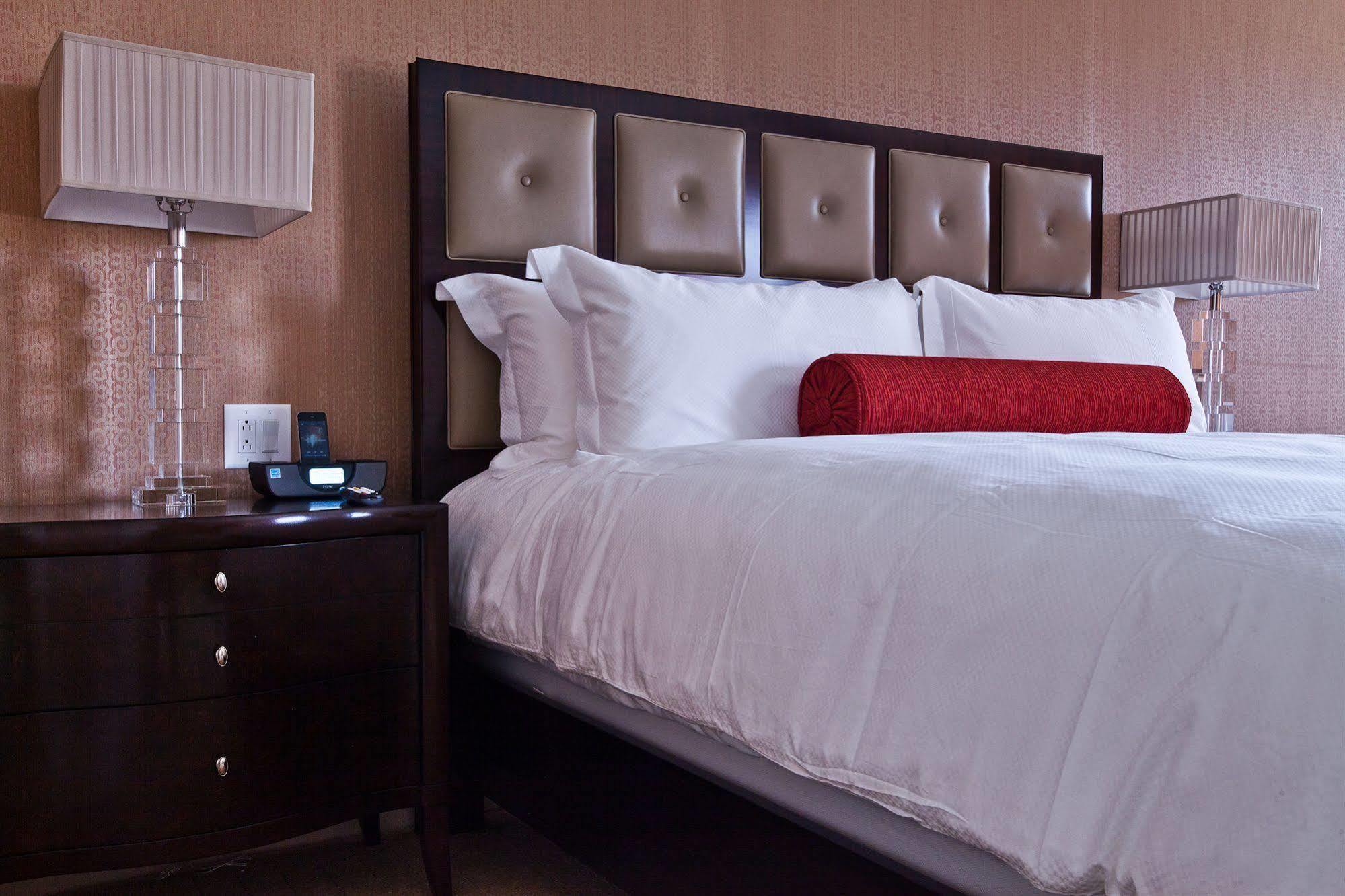 Town & Country Inn And Suites 찰스턴 외부 사진